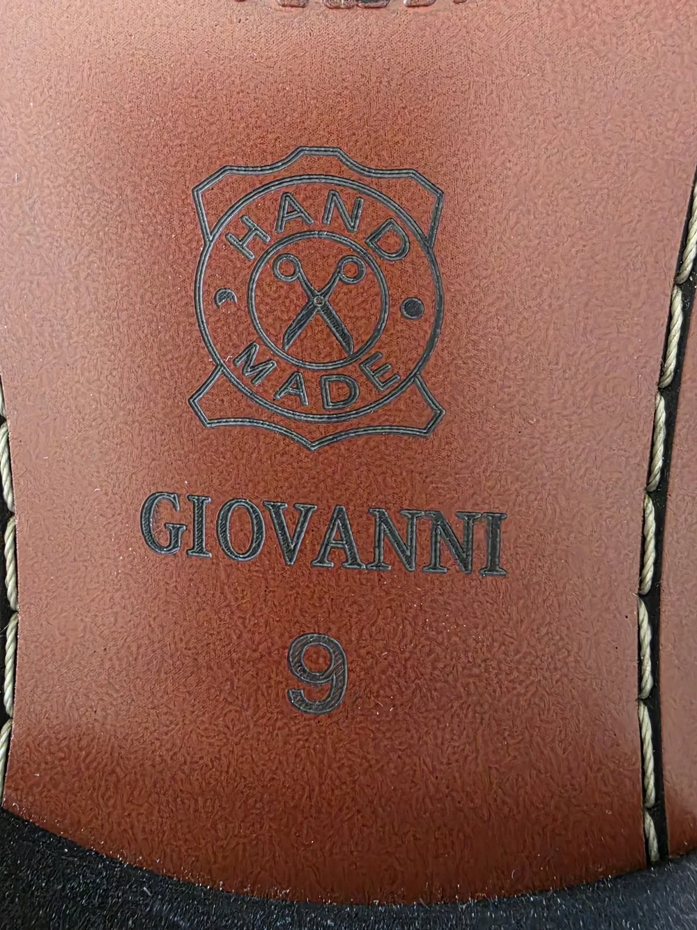 Giovanni Mens Handmade Artisan Leather Oxfords Burgundy Medallion Toe Size 9 NWT